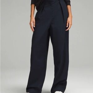 Lululemon pleated front Wide-Leg High-Rise Women's Pants in Navy size 2